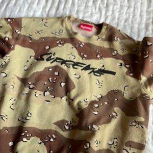 Supreme Crewneck sweater